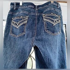 ROZ & AL - Decorative Studs & Silver Thread on Blue Jeans 👖